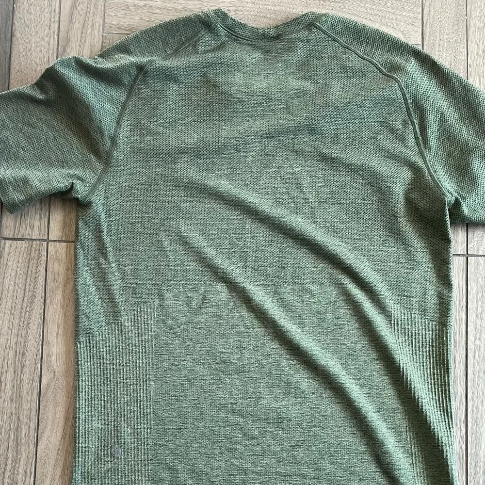 lululemon athletica Forest Green Short Sleeve Tee - Picture 4 of 5